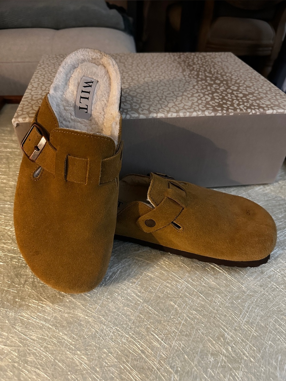 Wilt Tan Brown Suede Faux-Shearling Lined Clogs size 7.5
